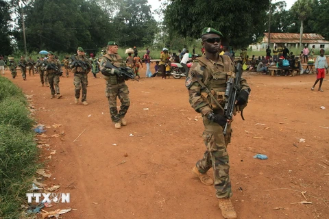 Binh sỹ Pháp tuần tra tại khu vực phía bắc Bangui ngày 25/9 vừa qua. (Ảnh: AFP/TTXVN)