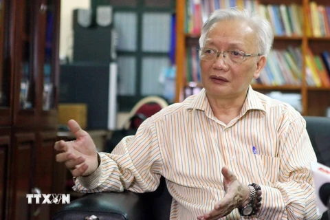 Tiến sỹ, Nhà giáo ưu tú Nguyễn Tùng Lâm, một trong 10 "Công dân Thủ đô ưu tú" năm 2015. (Ảnh: Quý Trung/TTXVN)
