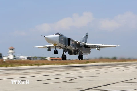 Máy bay Sukhoi SU-24 của Nga tại căn cứ không quân Hmeimim ở tỉnh Latakia, Syria ngày 3/10 vừa qua. (Ảnh: AFP/TTXVN)