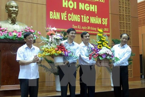 Ông Nguyễn Ngọc Quang (thứ hai từ trái) và ông Phan Việt Cường (thứ hai từ phải) tại Hội nghị bàn về công tác nhân sự tỉnh Quảng Nam. (Ảnh: Nguyễn Sơn/TTXVN)