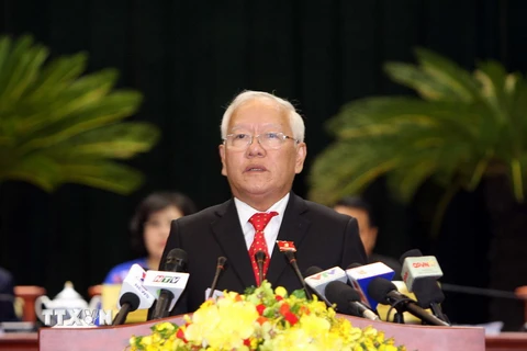 Ông Lê Hoàng Quân, Ủy viên Trung ương Đảng, Phó Bí thư Thành ủy, Chủ tịch UBND TP Hồ Chí Minh trình bày báo cáo tại Đại hội. (Ảnh: Thanh Vũ/TTXVN)