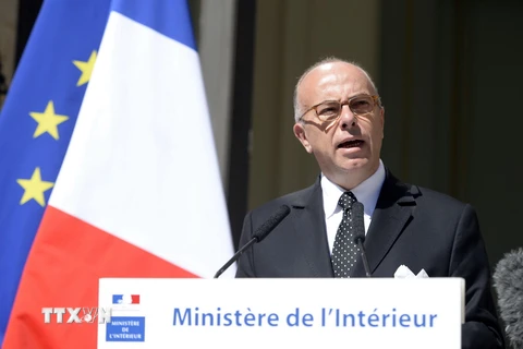 Bộ trưởng Nội vụ Pháp Bernard Cazeneuve. (Ảnh: AFP/TTXVN)