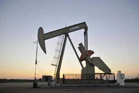 Môt máy bơm dầu tại giếng dầu do công ty sản xuất năng lượng Devon thuê gần Guthrie, Oklahoma ngày 15/9 vừa qua. (Nguồn: Reuters)