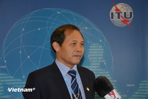 Cục trưởng Cục Tần số vô tuyến điện Đoàn Quang Hoan, Ủy viên Ủy ban Thể lệ Thông tin vô tuyến (RRB) thuộc ITU trả lời phỏng vấn. (Ảnh: Tố Uyên-Hoàng Long/Vietnam+)