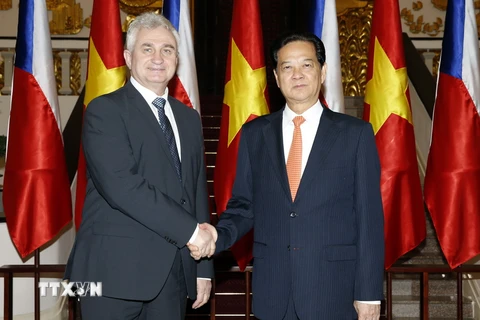 Thủ tướng Nguyễn Tấn Dũng hội kiến với Chủ tịch Thượng viện Cộng hòa Séc Milan Stech đang thăm chính thức Việt Nam. (Ảnh: Đức Tám/TTXVN)