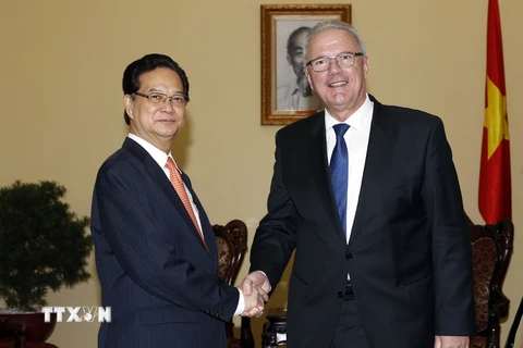 Thủ tướng Nguyễn Tấn Dũng tiếp ông Neven Mimica, Ủy viên phụ trách hợp tác quốc tế và phát triển Ủy ban châu Âu (EC). (Ảnh: Đức Tám/TTXVN)