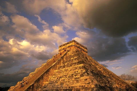 Du khách tham quan kim tự tháp cổ Chichen Itza của người Maya tại Mexico. (Nguồn: virtualtourist.com)