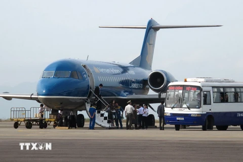 Máy bay hạ cánh tại sân bay Phù Cát, tỉnh Bình Định. (Ảnh: Viết Ý/TTXVN)