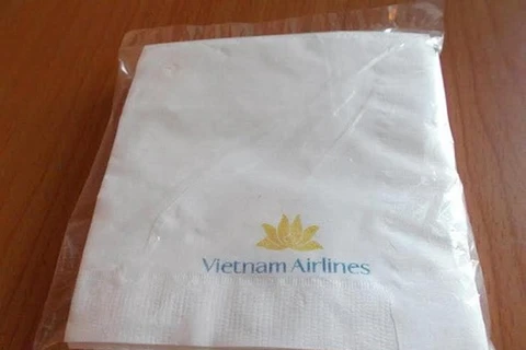 Phát hiện cơ sở sản xuất giấy ăn giả nhãn hiệu Vietnam Airlines