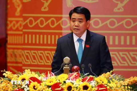 Đồng chí Nguyễn Đức Chung, Phó Bí thư Thành ủy, Chủ tịch Ủy ban nhân dân thành phố Hà Nội trình bày tham luận tại Đại hội Đảng lần thứ XII. (Ảnh: TTXVN)