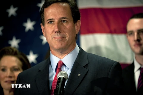 Ông Rick Santorum tại cuộc họp báo. (Ảnh: AFP/TTXVN)