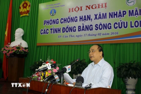 Phó Thủ tướng Nguyễn Xuân Phúc phát biểu chỉ đạo Hội nghị. (Ảnh: Duy Khương/TTXVN)