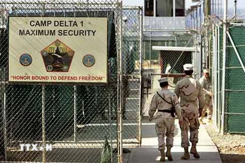 Quang cảnh bên ngoài nhà tù của Hải quân Mỹ trên vịnh Guantanamo, Cuba. (Ảnh: AFP/TTXVN)