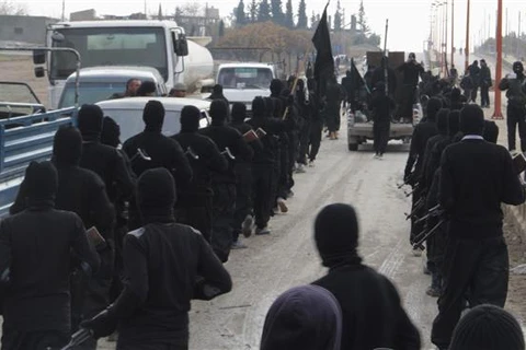 Những kẻ khủng bố trong thành phố Tal Abyad của Syria, gần biên giới với Thổ Nhĩ Kỳ năm 2014. (Nguồn: Reuters)