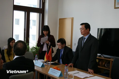 Bộ trưởng Công Thương Vũ Huy Hoàng phát biểu tại buổi gặp doanh nghiệp Đức và doanh nghiệp người Việt ở Đức. (Ảnh: Đức Chung/Vietnam+)