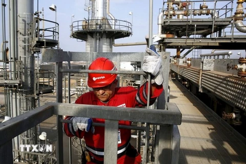 Giàn khoan dầu của Công ty dầu nhà nước Jose Antonio Anzoategui ở miền đông Venezuela. (Ảnh: Reuters/TTXVN)