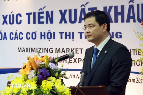 Ông Bùi Huy Sơn, Cục trưởng Cục Xúc tiến thương mại thuộc Bộ Công Thương phát biểu khai mạc diễn đàn. (Ảnh: Hoàng Hùng/TTXVN)