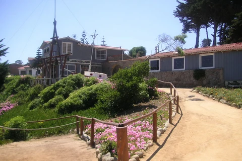 Nhà của thi hào Pablo Neruda tại Isla Negra, hiện được lưu giữ làm bảo tàng. (Nguồn: Wikipedia)