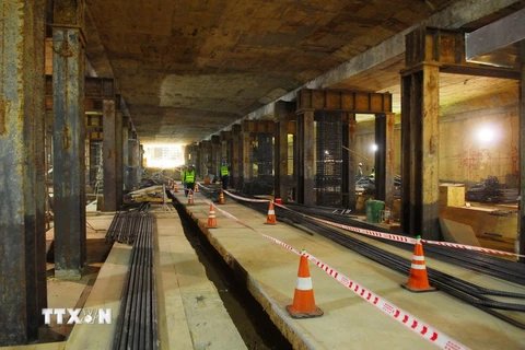 Gói thầu xây dựng đoạn ngầm từ Nhà ga Bến Thành đến ga Ba Son đã hoàn tất sàn mái giai đoạn 2 và giai đoạn 3, đang tiến hành đào đất để thi công tầng hầm B1. (Ảnh: Mạnh Linh/TTXVN)
