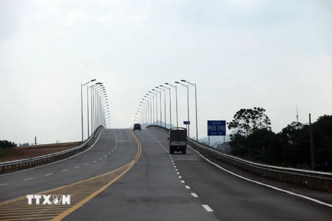 Một đoạn đường cao tốc Nội Bài-Lào Cai thuộc địa phận tỉnh Phú Thọ. (Ảnh: Huy Hùng/TTXVN)