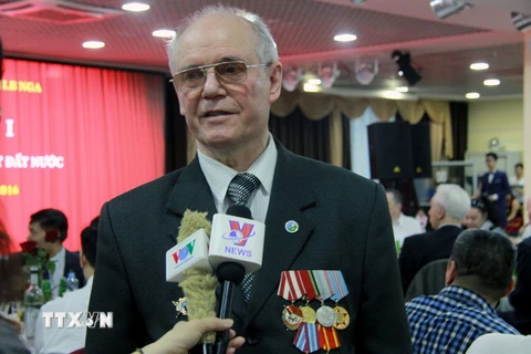 Ông Nikolai Colesnic, Chủ tịch Hội Cựu chuyên gia Quân sự Liên Xô và Nga trả lời phỏng vấn phóng viên TTXVN. (Ảnh: Quế Anh/TTXVN )