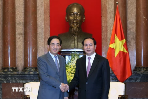 Chủ tịch nước Trần Đại Quang tiếp Đại sứ Trung Quốc tại Việt Nam Hồng Tiểu Dũng đến chào xã giao. (Ảnh: Nhan Sáng/TTXVN)