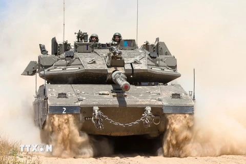 Binh sỹ Isreal làm nhiệm vụ tại khu vực biên giới với Dải Gaza ngày 6/5. (Ảnh: AFP/TTXVN)