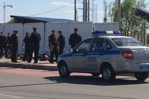 Cảnh sát Nga tuần tra trên quảng trường Đỏ ở thủ đô Moskova. (Ảnh: AFP/TTXVN)