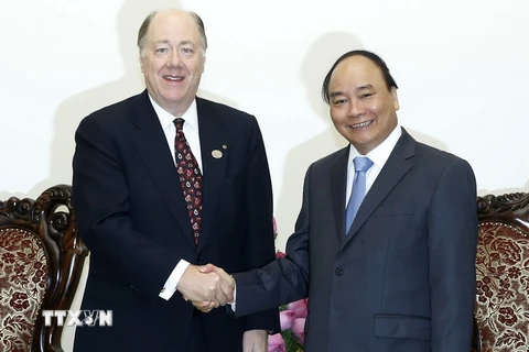 Thủ tướng Nguyễn Xuân Phúc tiếp ông Keith E.Williams, Chủ tịch Hội đồng kinh doanh Hoa Kỳ-ASEAN. (Ảnh: Thống Nhất/TTXVN) 