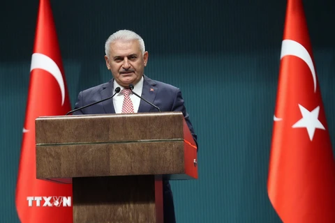 Tân Thủ tướng Binali Yildrim công bố thành phần nội các mới tại cuộc họp của đảng APK ở Ankara ngày 24/5.(Ảnh: THX/TTXVN)