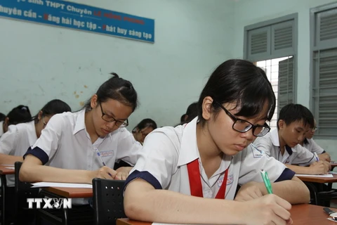 Học sinh dự thi môn Ngữ Văn tại hội đồng thi trường THPT Chuyên Lê Hồng Phong, Thành phố Hồ Chí Minh. (Ảnh: Phương Vy/TTXVN)
