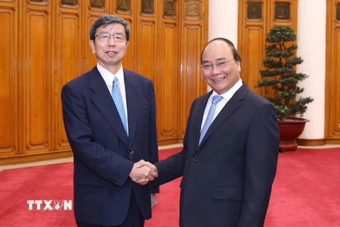 Thủ tướng Nguyễn Xuân Phúc tiếp ông Takehiko Nakao, Chủ tịch Ngân hàng Phát triển châu Á. (Ảnh: Thống Nhất/TTXVN) 