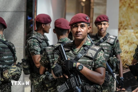 Binh sỹ Malaysia tham gia một cuộc diễn tập chung chống khủng bố giữa quân đội và cảnh sát tại Kuala Lumpur ngày 22/2 vừa qua. (Ảnh: AFP/TTXVN)