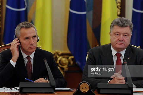Tổng thống Ukraine Petro Poroshenko và Tổng thư ký NATO Jens Stoltenberg. (Nguồn: Getty Images)