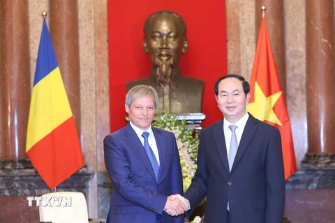 Chủ tịch nước Trần Đại Quang tiếp Ngài Dacian Ciolos, Thủ tướng Romania đang thăm chính thức Việt Nam. (Ảnh: Nhan Sáng/TTXVN)