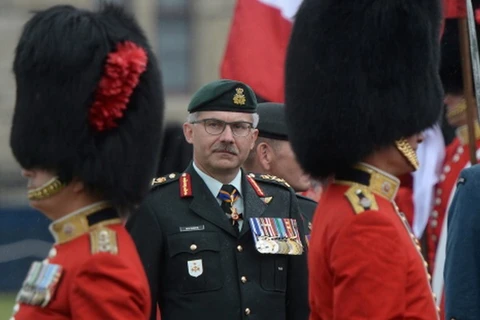 Trung tướng Paul Wynnyk tại buổi thanh tra đội nghi lễ quân đội. (Nguồn: The Canadian Press)