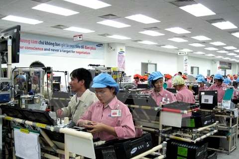 Dây chuyền sản xuất của Công ty Samsung Electronics Việt Nam tại Khu công nghiệp Yên Phong. (Ảnh: Danh Lam/TTXVN)