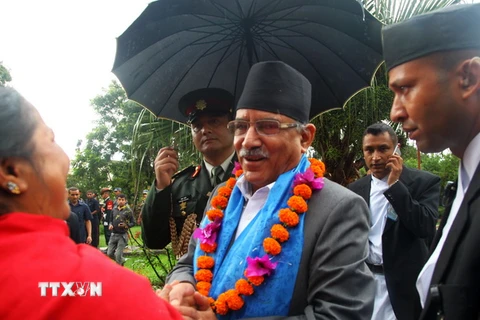 Ông Pushpa Kamala Dahal (giữa) sau khi tuyên thệ nhậm chức Thủ tướng ở Kathmandu ngày 4/8. (Ảnh: THX/TTXVN)