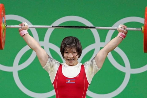 Nữ vận động viên cử tạ Rim Jong-Sim của Triều Tiên. (Nguồn: Reuters)