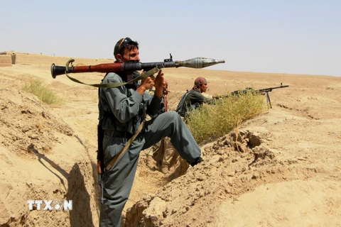  Lực lượng an ninh Afghanistan tham gia chiến dịch truy quét Taliban ở tỉnh Kunduz ngày 19/7 vừa qua. (Ảnh: THX/TTXVN)