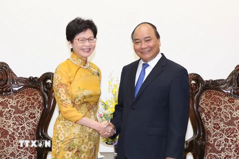 Thủ tướng Nguyễn Xuân Phúc tiếp bà Lâm Trịnh Nguyệt Nga, Tổng Thư ký Chính quyền Đặc khu hành chính Hong Kong. (Ảnh: Thống Nhất/TTXVN)