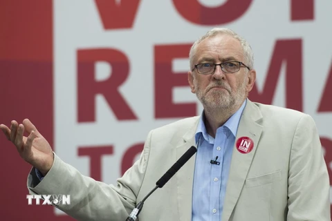 Thủ lĩnh Công đảng Anh Jeremy Corbyn phát biểu trong chiến dịch vận động Anh ở lại EU tại thủ đô London ngày 22/6 vừa qua. (Ảnh: EPA/TTXVN)
