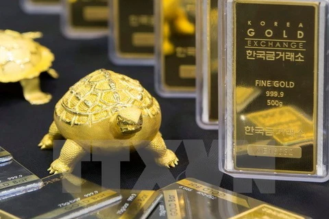 Vàng được trưng bày tại Sàn giao dịch vàng Seoul, Hàn Quốc ngày 27/6 vừa qua. (Ảnh: EPA/TTXVN)