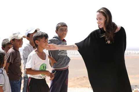 Đặc phái viên của Cao ủy Liên hợp quốc về người tị nạn Angelina Jolie Pitt - mặc váy đen. (Nguồn: Getty Images)
