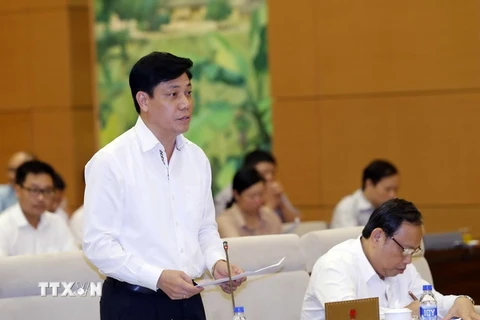Thứ trưởng Bộ Giao thông vận tải Nguyễn Ngọc Đông phát biểu ý kiến. (Ảnh: An Đăng/TTXVN)