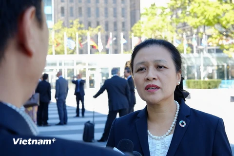 Đại sứ Nguyễn Phương Nga trả lời phỏng vấn báo chí ngày 24/9, tại trụ sở Liên hợp quốc ở New York, Hoa Kỳ. (Ảnh: Lê Dương/Vietnam+)
