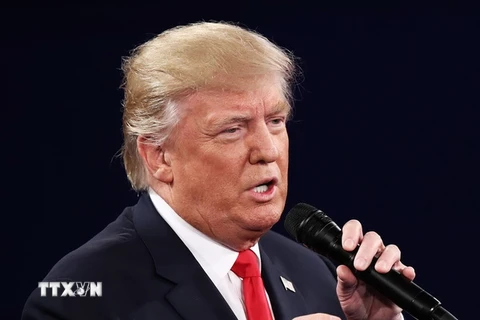 Ông Donald Trump tại cuộc tranh luận trực tiếp thứ hai ở Đại học Washington, thành phố St Louis, bang Missouri ngày 9/10 vừa qua. (Ảnh: AFP/TTXVN)