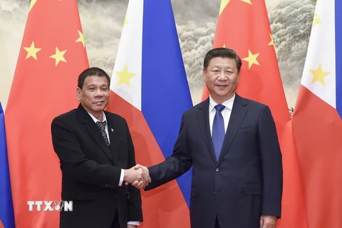 Tổng thống Philippines Rodrigo Duterte và Chủ tịch Trung Quốc Tập Cận Bình tại thủ đô Bắc Kinh của Trung quốc. (Ảnh: THX/TTXVN)