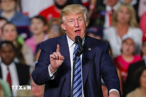 Ứng cử viên Đảng Cộng hòa Donald Trump trong chiến dịch vận động tranh cử ở bang Bắc Carolina, Mỹ ngày 14/10 vừa qua. (Ảnh: AFP/TTXVN)