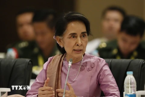 Cố vấn Nhà nước Aung San Suu Kyi tại cuộc họp của UPDJC ở Naypyitaw ngày 28/10 vừa qua. (Ảnh: EPA/TTXVN)